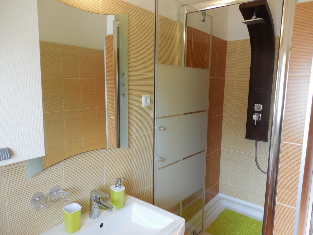 Orange Bamboo Suite Split Exterior foto